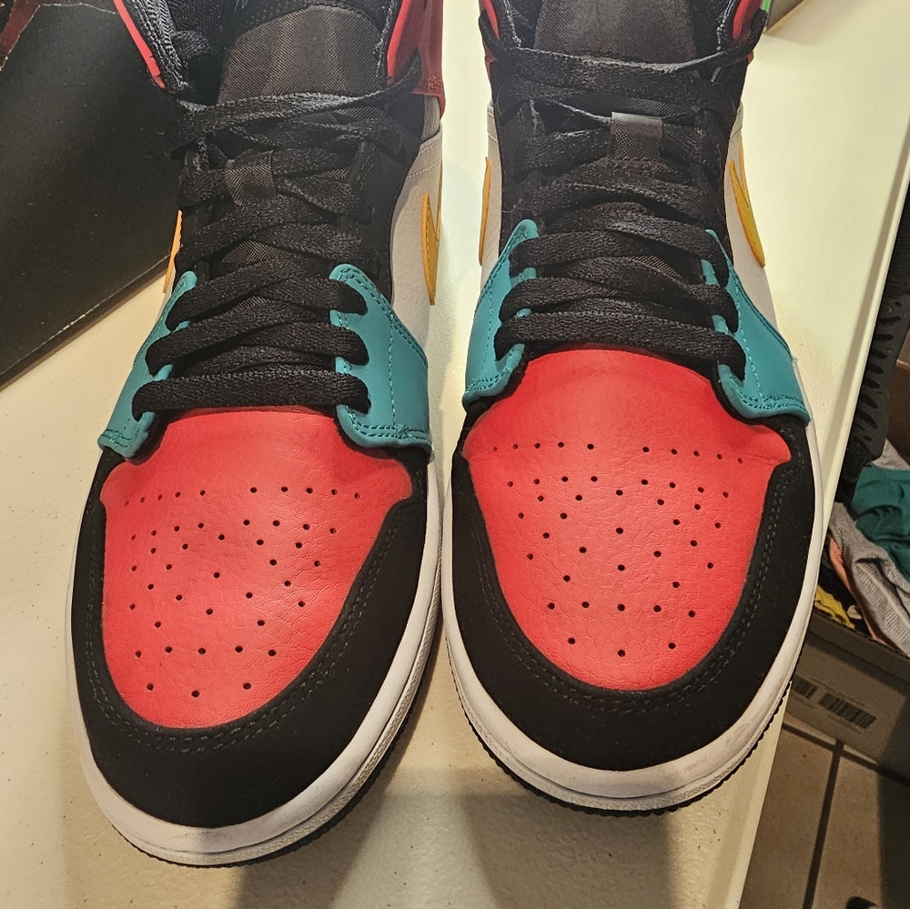 Jordan 1 MidBred Multi-Color - Picture 4 of 9